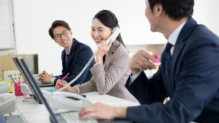 職場の私語が多いしうるさい!仕事に集中できないストレス何とかしたい!