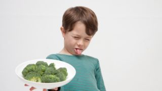 子供が好き嫌いで食べないのを叱るのはダメ?!一工夫が大事!