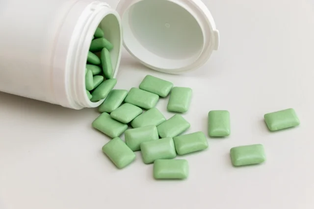 ガムを飲み込むのは危険?絶対に誤飲してはいけない食べ物を紹介